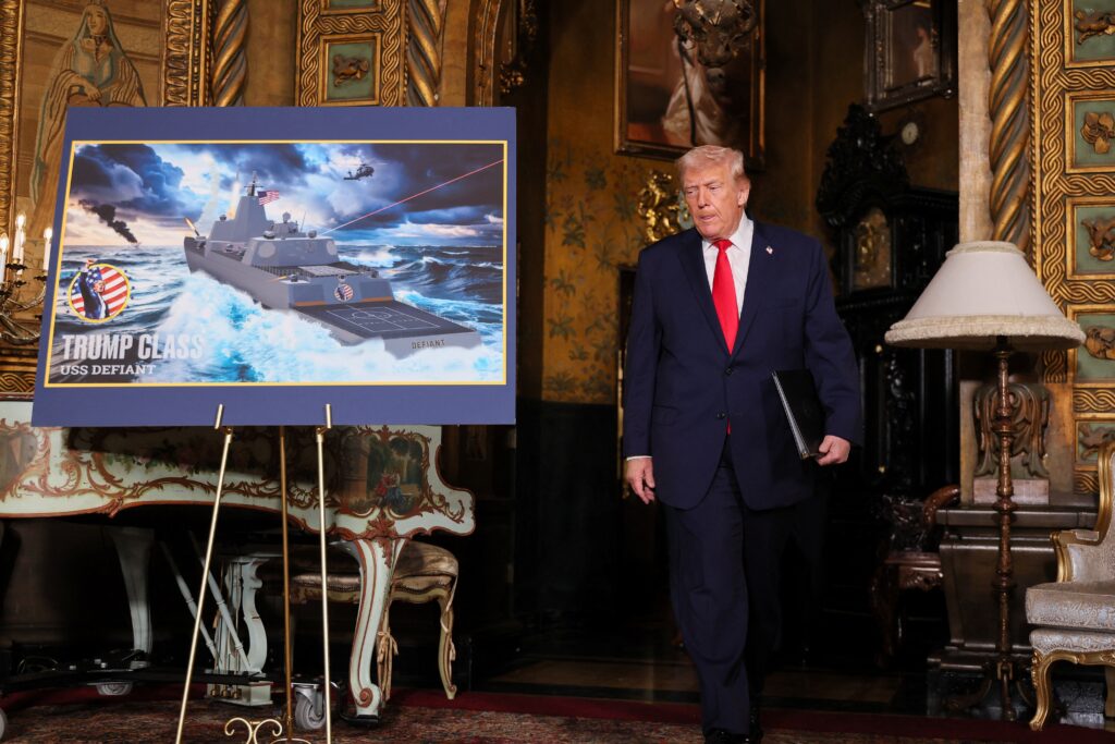 Trump inaugura nova frota naval 'classe Trump'