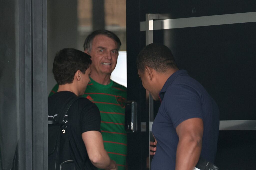 PGR apoia transferência de Bolsonaro para cirurgia