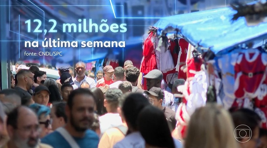 Paulistanos enchem 25 de Março para compras natalinas