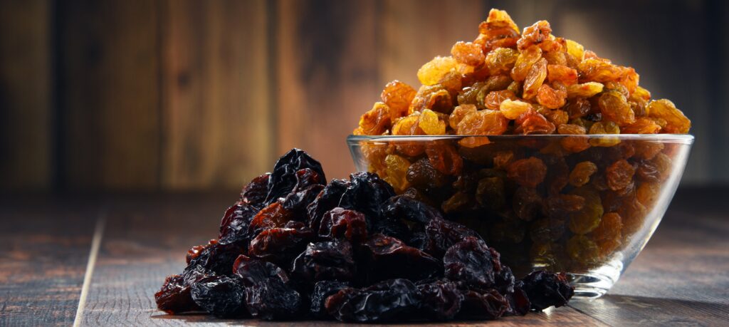 Uva-passa: benefícios e cuidados nutricionais